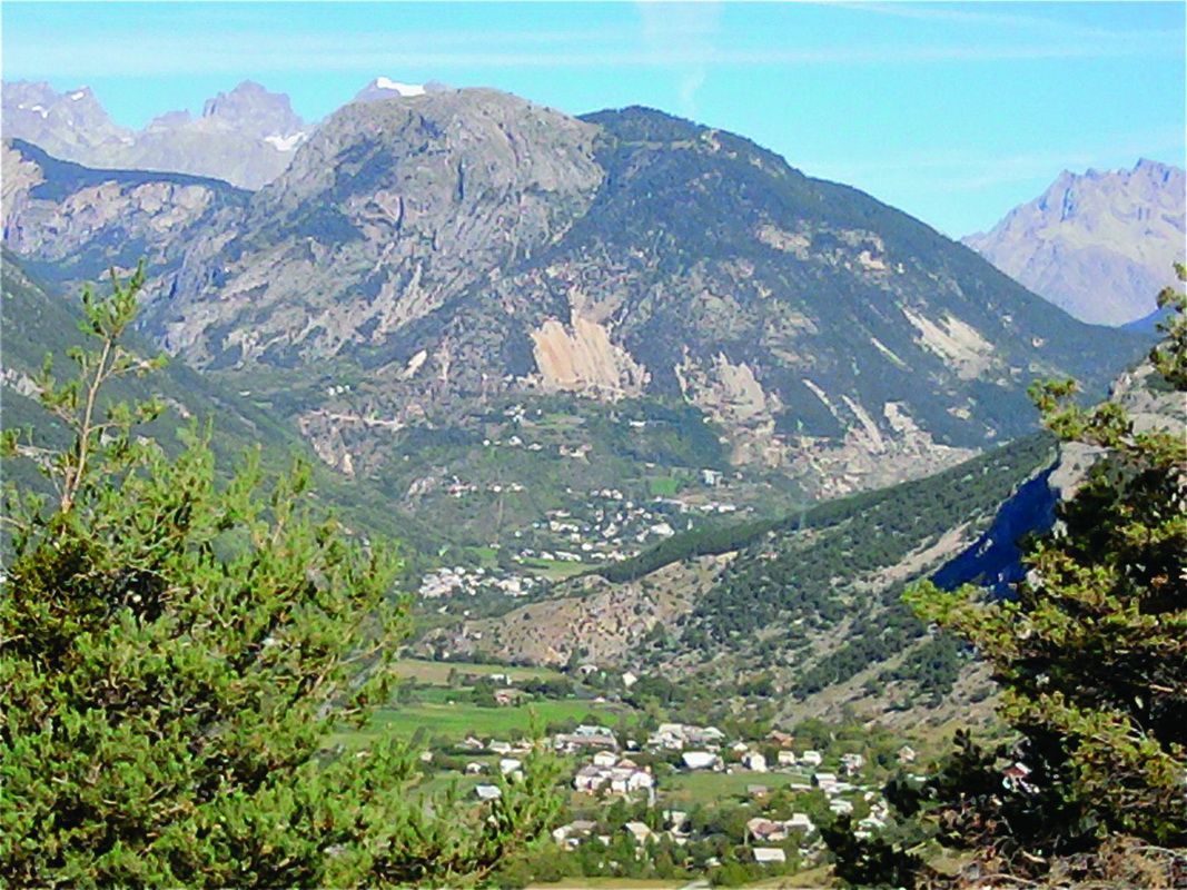 looking towards Parc des Ecrins from la Roche de Rame